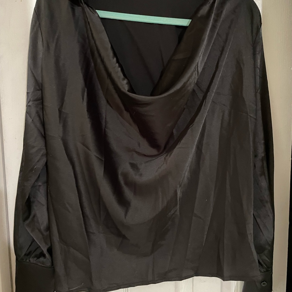 Drape neck blouse - Picture 3 of 7